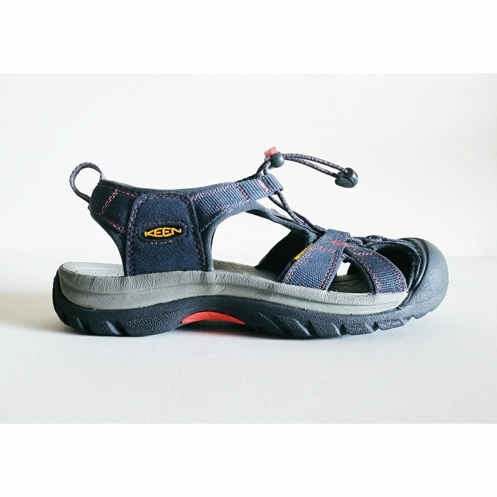 KEEN 9 Waterproof Hiking Sandal